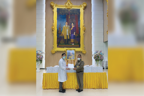 รับมอบอาหารพระราชทาน