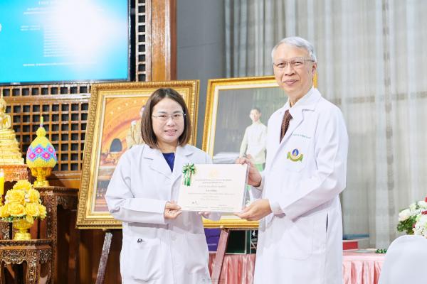 ขอแสดงความยินดีกับ อาจารย์ ดร.รวินทร์ สุวณิชย์ ได้รับคัดเลือกเป็น “อาจารย์ดีเด่นประจำหลักสูตรวิทยาศาสตร์สื่อความหมายและความผิดปกติของการสื่อความหมาย”