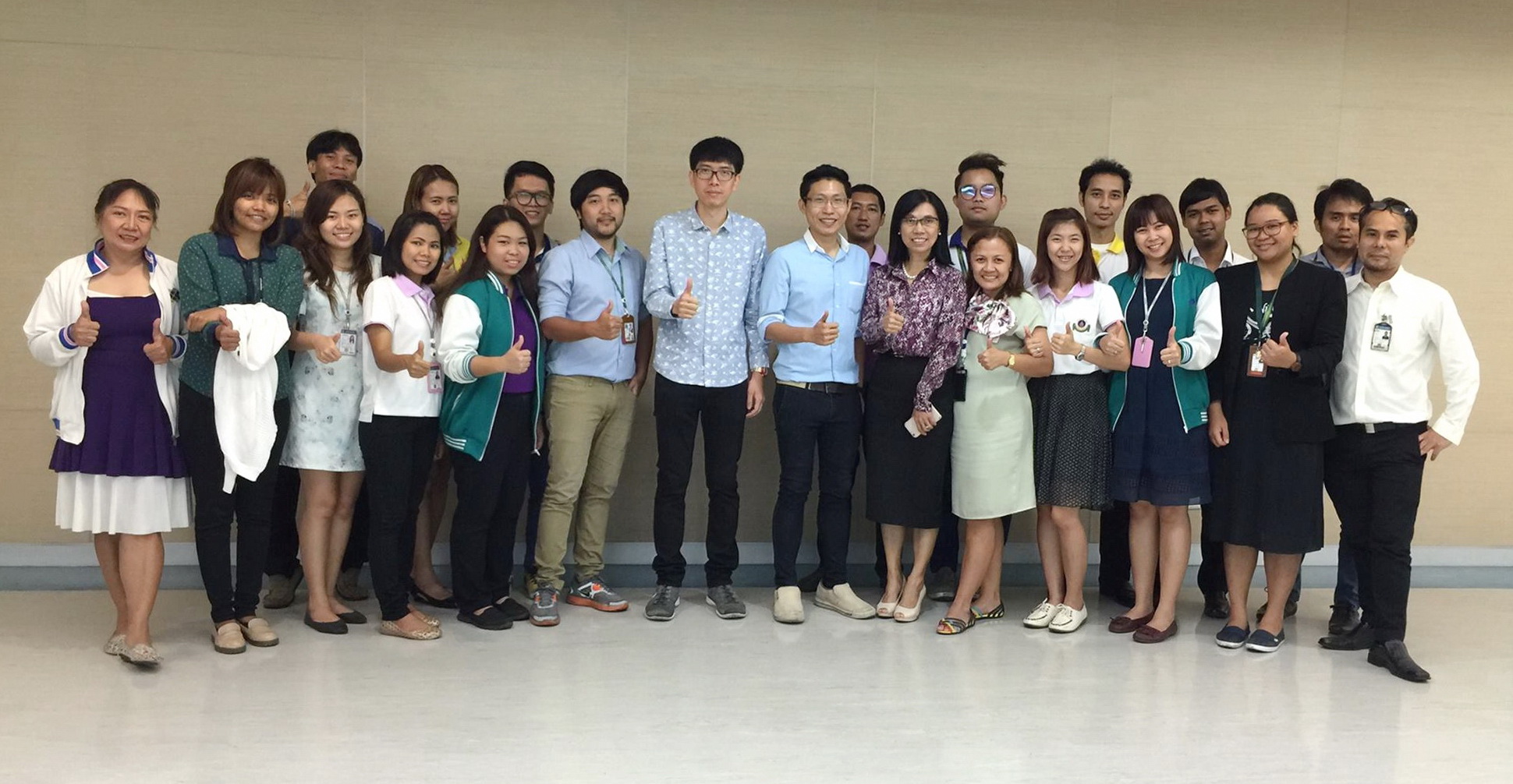 คณะผู้บริหารคณะ ฯ และภาควิชารังสีวิทยา ร่วมประชุมเรื่อง “การจัดทำข้อตกลงการปฏิบัติงาน (PA) ระหว่างคณบดีกับหัวหน้าภาควิชาและผู้อำนวยการโรงเรียน ฯ” ปีงบประมาณ 2559 งานสื่อสารองค์กรจัดอบรม “โครงการพัฒนาบุคลากรด้านการออกแบบสื่อประชาสัมพันธ์”