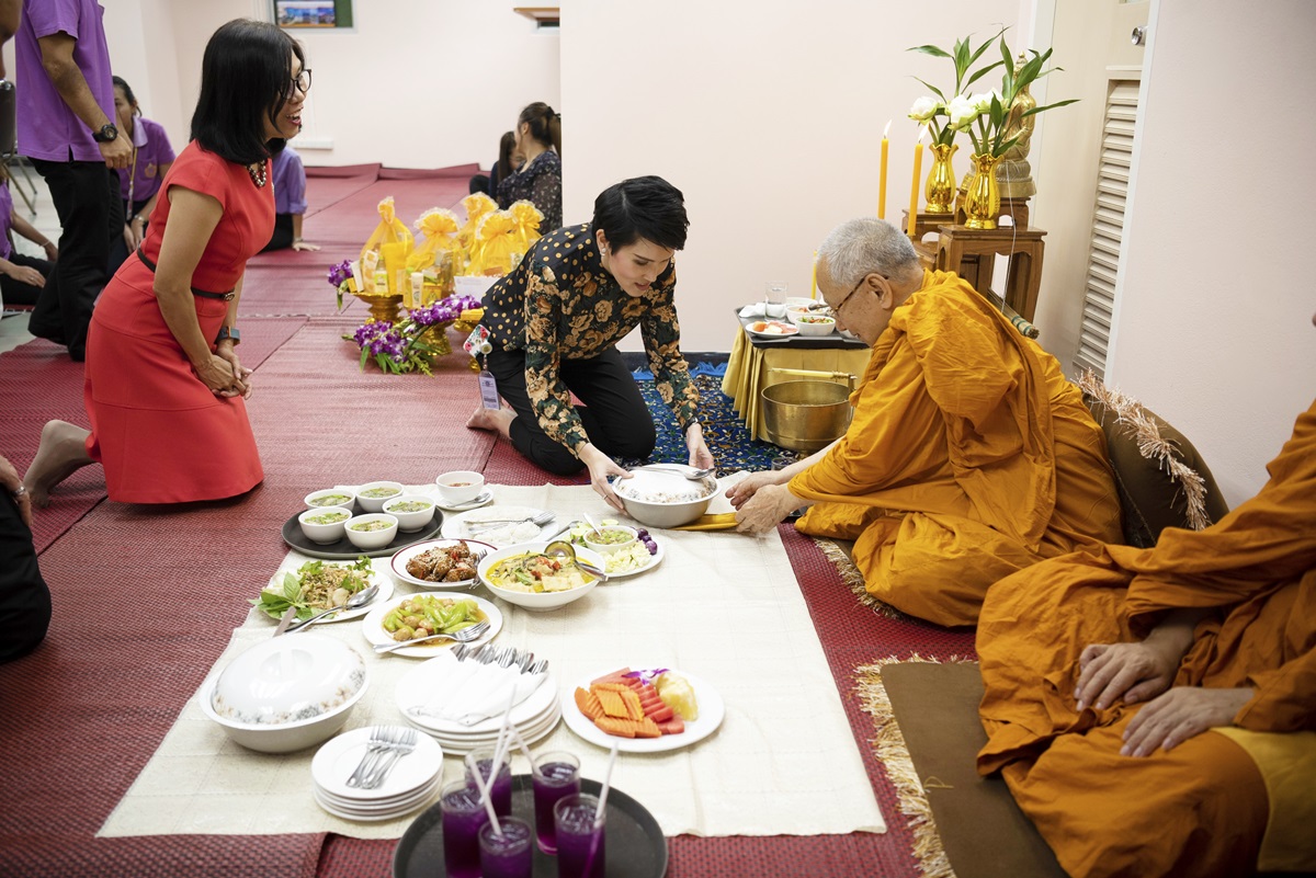 พิธีทำบุญในโอกาสปรับปรุงสำนักงานของงานสื่อสารองค์กร" พิธีทำบุญในโอกาสปรับปรุงสำนักงานของงานสื่อสารองค์กร