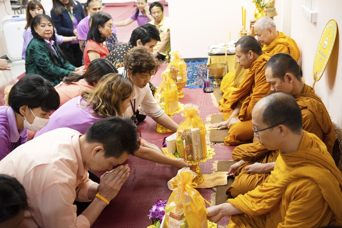 พิธีทำบุญในโอกาสปรับปรุงสำนักงานของงานสื่อสารองค์กร พิธีทำบุญในโอกาสปรับปรุงสำนักงานของงานสื่อสารองค์กร