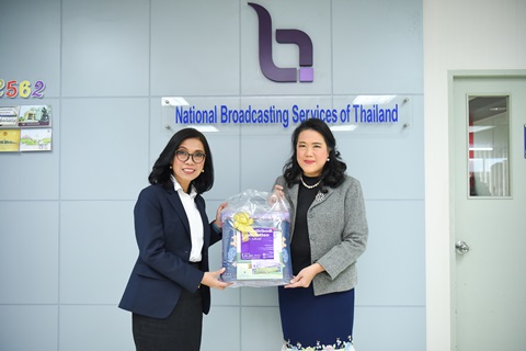 มอบของที่ระลึกในโอกาสวันขึ้นปีใหม่ 2562 แก่สถานีโทรทัศน์แห่งประเทศไทย ( NBT)