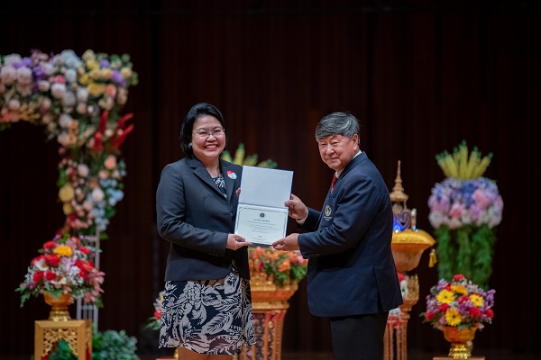 ขอแสดงความยินดีกับรองศาสตรจารย์ พญ.สาทริยา ตระกูลศรีชัย ได้รับใบประกาศเกียรติคุณผู้ประดิษฐ์และผลงานการประดิษฐ์ ประจำปปีงบประมาณ 2565