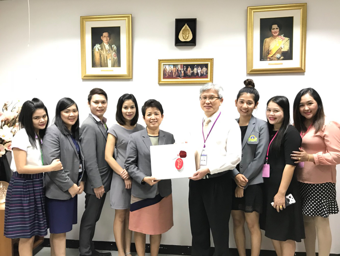 งานเวชระเบียนเข้าอวยพรปีใหม่ผู้อำนวยการและรองผู้อำนวยการโรงพยาบาลรามาธิบดี