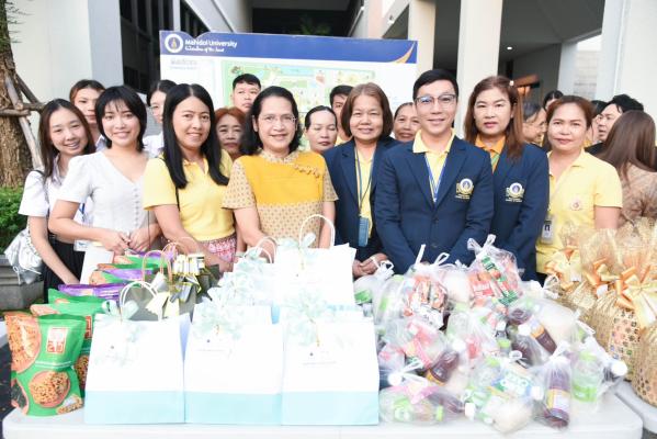 พิธีทำบุญตักบาตรเนื่องในวันคล้ายวันพระบรมราชสมภพ วันชาติ และวันพ่อแห่งชาติ พุทธศักราช 2567