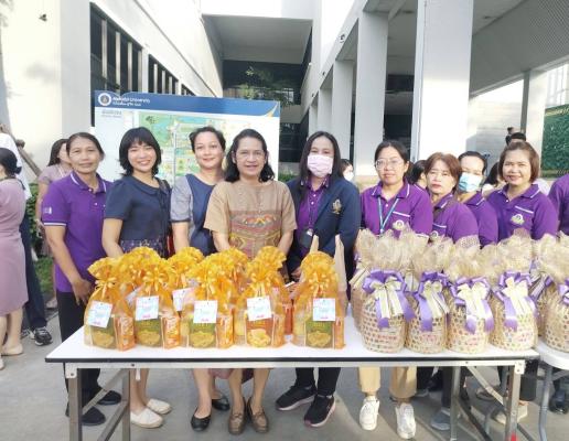 โรงเรียนพยาบาลรามาธิบดี คณะแพทยศาสตร์โรงพยาบาลรามาธิบดี มหาวิทยาลัยมหิดล ร่วมพิธีทำบุญตักบาตรและถวายพระพรชัยมงคล เนื่องในวันเฉลิมพระชนมพรรษา สมเด็จพระนางเจ้าสุทิดา พัชรสุธาพิมลลักษณ พระบรมราชินี