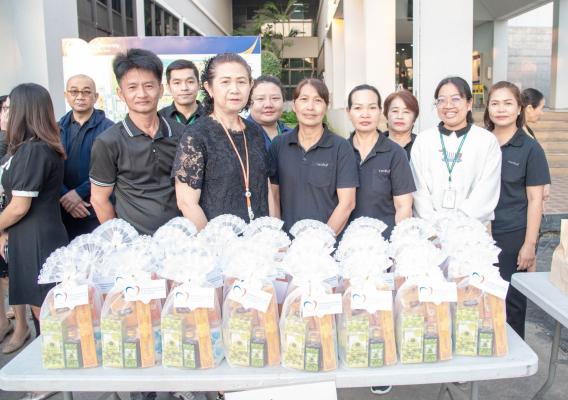 โรงเรียนพยาบาลรามาธิบดี คณะแพทยศาสตร์โรงพยาบาลรามาธิบดี มหาวิทยาลัยมหิดล ร่วมพิธีทำบุญตักบาตร พิธีเจริญพระพุทธมนต์ และพิธีถวายราชสดุดี น้อมรำลึกในพระมหากรุณาธิคุณ พระบาทสมเด็จพระบรมชนกาธิเบศร มหาภูมิพลอดุลยเดชมหาราช บรมนาถบพิตร เนื่องในวันคล้ายวันพระบรมราชสมภพ วันชาติ และวันพ่อแห่งชาติ พุทธศักราช 2568