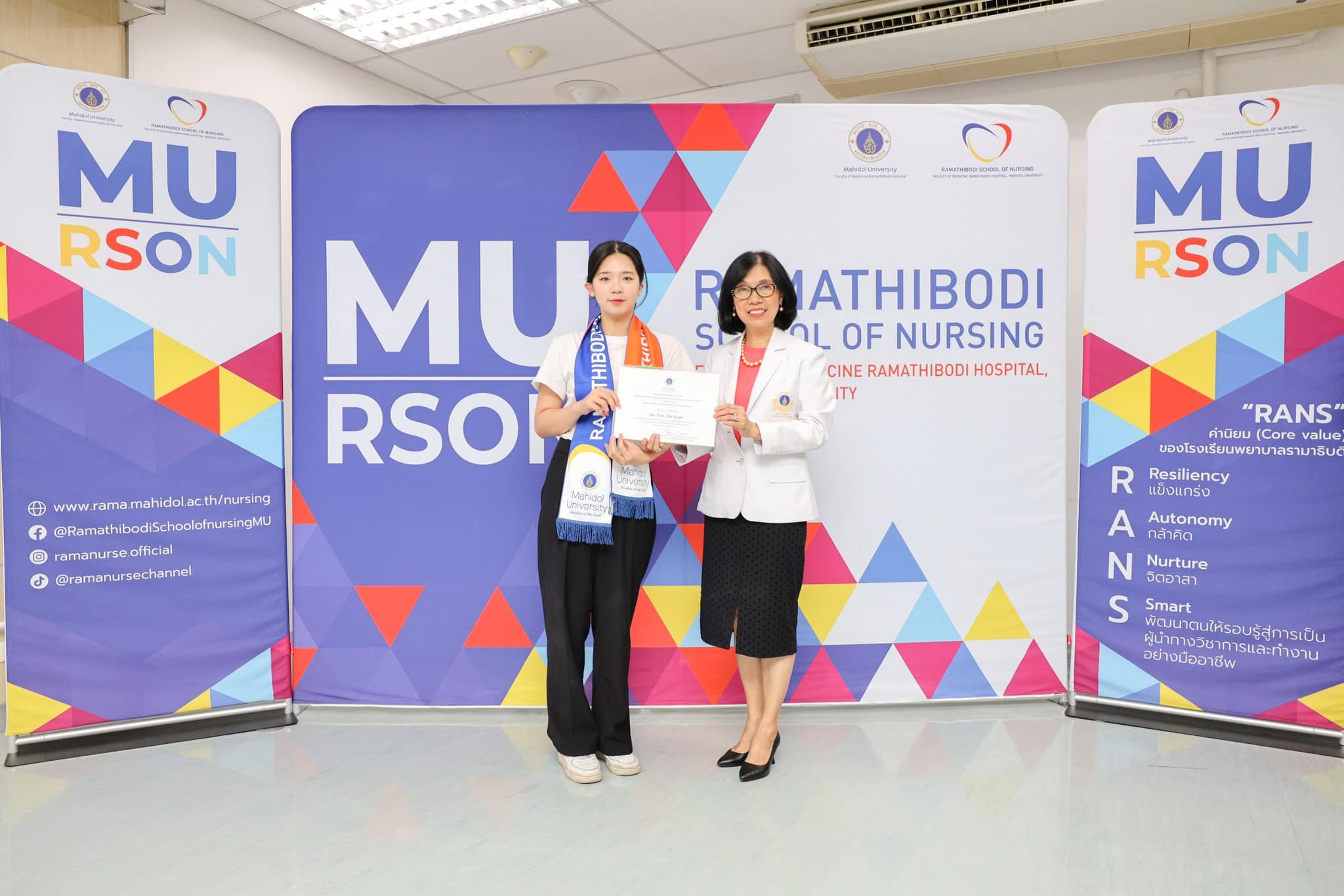 A farewell ceremony for exchange nursing students from Taipei Medical University, Taiwan, and University of Hong Kong, Hong Kong.