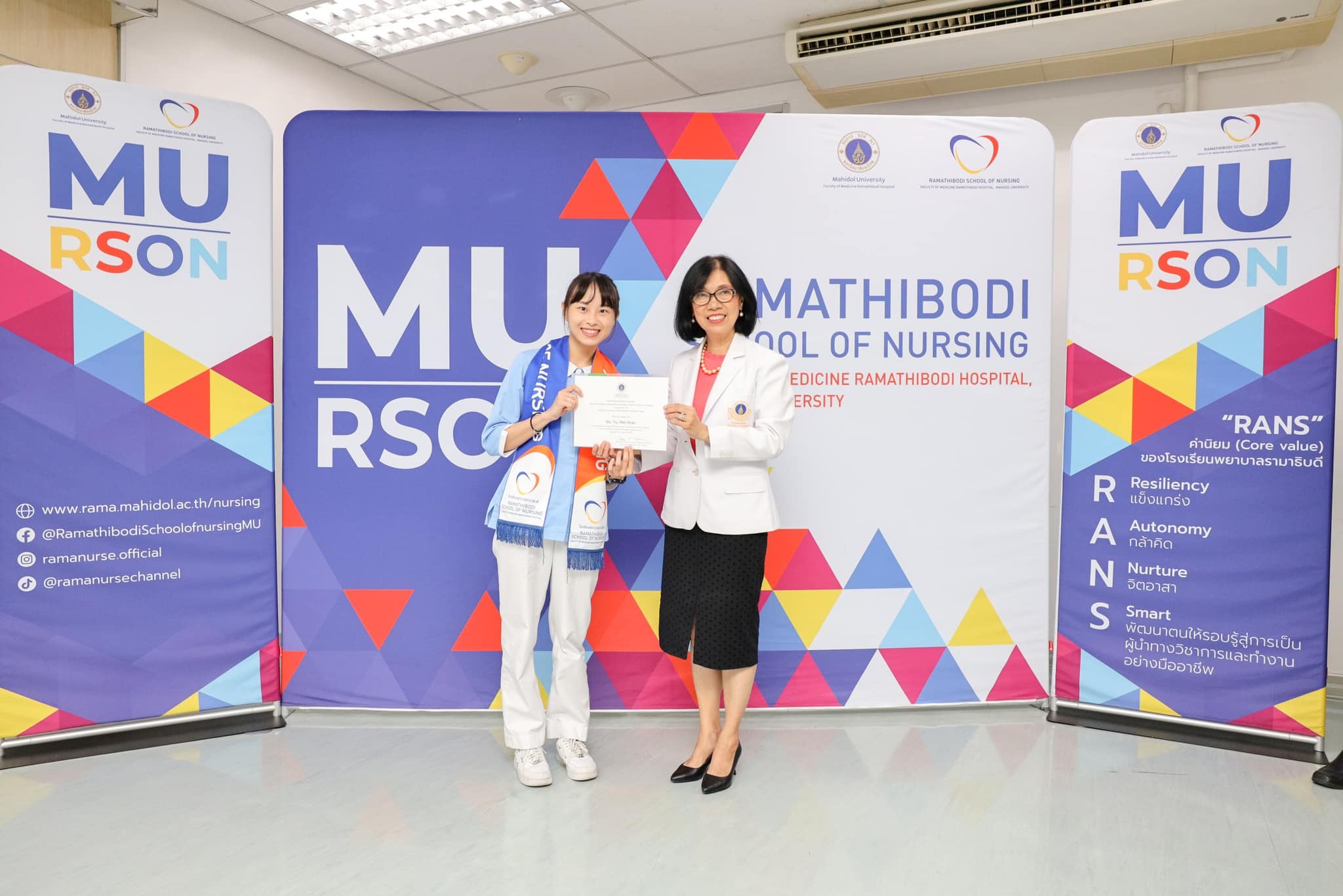 A farewell ceremony for exchange nursing students from Taipei Medical University, Taiwan, and University of Hong Kong, Hong Kong.