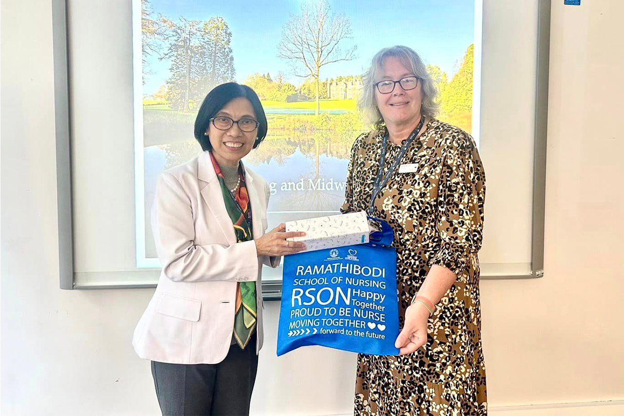คณะผู้บริหารเยือน Keele University, Staffordshire, United Kingdom