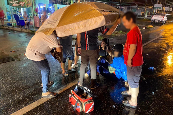 โรงเรียนพยาบาลรามาธิบดี ขอชื่นชม นางสาวภาวิณี อุเทศพรรัตนกุล นักศึกษาหลักสูตรพยาบาลศาสตรมหาบัณฑิต สาขาวิชาการพยาบาลเวชปฏิบัติผู้สูงอายุ โรงเรียนพยาบาลรามาธิบดี ที่ให้การช่วยเหลือผู้ประสบอุบัติเหตุมอเตอร์ไซค์ชนกับรถยนต์