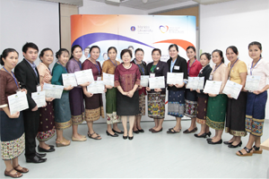 พิธีแสดงความยินดีและมอบประกาศนียบัตรแก่บุคลากรทางการแพทย์จากสาธารณรัฐประชาธิปไตยประชาชนลาว