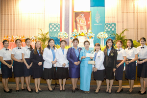คณะผู้บริหาร คณาจารย์ และเจ้าหน้าที่โรงเรียนพยาบาลรามาธิบดีเข้าร่วมงานพิธีถวายพระพร เนื่องในวโรกาสวันเฉลิมพระชนมพรรษา 7 รอบ 12 สิงหาคม