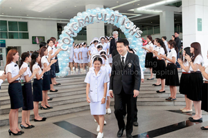 พิธีส่งมอบพยาบาลจบใหม่ โรงเรียนพยาบาลรามาธิบดี คณะแพทยศาสตร์โรงเรียนพยาบาลรามาธิบดี