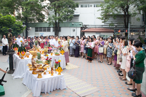 ขอพรอาจารย์อาวุโสเนื่องในวันปีใหม่ 2559