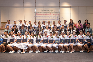 พิธีมอบประกาศนียบัตรแก่ผู้สำเร็จการอบรม หลักสูตรการพยาบาลเฉพาะทาง ประจำปี 2558