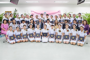 พิธีมอบประกาศนียบัตรแก่ผู้สำเร็จการอบรมหลักสูตรการพยาบาลเฉพาะทาง ประจำปีการศึกษา 2558