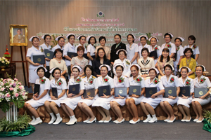 พิธีมอบประกาศนียบัตรแก่ผู้สำเร็จการอบรม หลักสูตรการพยาบาลเฉพาะทาง ประจำปี 2557
