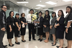 โรงเรียนพยาบาลรามาธิบดีร่วมแสดงความยินดีแด่รองคณบดีฝ่ายการคลังและการพัสดุ