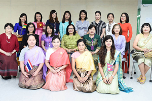 โครงการสานสัมพันธ์ร่วมแบ่งปันประสบการณ์รุ่นพี่-รุ่นน้อง หลักสูตรพยาบาล ศาสตรมหาบัณฑิต (หลักสูตรนานาชาติ) ปีการศึกษา 2560