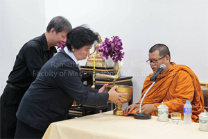 งานทำบุญและถวายภัตตาหารเพลแด่พระภิกษุสงฆ์