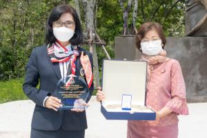 Executive members of Ramathibodi School of Nursing received awards in the 53rd Anniversary of the Royal Bestowal of Mahidol University’s Name and 134th anniversary of Mahidol University