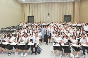 หน่วยกิจการนักศึกษา โรงเรียนพยาบาลรามาธิบดี คณะแพทยศาสตร์โรงพยาบาลรามาธิบดี มหาวิทยาลัยมหิดล จัดกิจกรรม "Meet the Director" เพื่อพบปะนักศึกษาพยาบาลรามาธิบดี ชั้นปีที่ 1