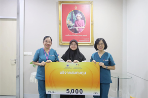 โรงเรียนพยาบาลรามาธิบดี มอบทุนช่วยเหลือภัยพิบัติน้ำท่วม แก่ นักศึกษาพยาบาลรามาธิบดี ชั้นปีที่ 3 โรงเรียนพยาบาลรามาธิบดี คณะแพทยศาสตร์โรงพยาบาลรามาธิบดี มหาวิทยาลัยมหิดล ที่ครอบครัวประสบภัยน้ำท่วมในพื้นที่ภาคใต้ พ.ศ.2567