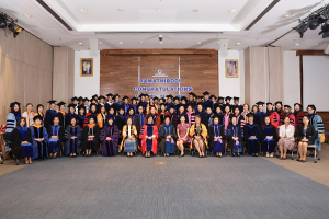 พิธีปัจฉิมนิเทศ มหาบัณฑิต ดุษฎีบัณฑิต และหลักสูตรฝึกอบรมพยาบาลขั้นสูงระดับวุฒิบัตร โรงเรียนพยาบาลรามาธิบดี คณะแพทยศาสตร์โรงพยาบาลรามาธิบดี มหาวิทยาลัยมหิดล
