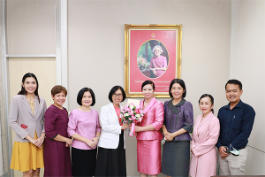 คณบดีคณะพยาบาลศาสตร์ จุฬาลงกรณ์มหาวิทยาลัย เข้าแสดงความยินดี แด่ ผู้อำนวยการโรงเรียนพยาบาลรามาธิบดี ในวาระเข้าดำรงตำแหน่งวาระที่สองติดต่อกัน