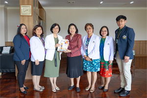 ผู้อำนวยการ ผู้บริหาร คณาจารย์ และบุคลากรโรงเรียนพยาบาลรามาธิบดี เข้าสวัสดีปีใหม่พร้อมรับคำอวยพร จาก รองศาสตราจารย์ ดร.ทัศนา บุญทอง คณบดีวิทยาลัยพยาบาลศาสตร์อัครราชกุมารี ราชวิทยาลัยจุฬาภรณ์ เนื่องในโอกาสวันขึ้นปีใหม่ 2568