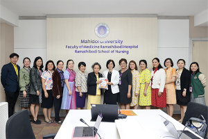 ผู้อำนวยการ ผู้บริหาร คณาจารย์ และบุคลากรโรงเรียนพยาบาลรามาธิบดี เข้าสวัสดีปีใหม่พร้อมรับคำอวยพร จาก ศาสตราจารย์เกียรติคุณ ดร.สมจิต หนุเจริญกุล ที่ปรึกษาโรงเรียนพยาบาลรามาธิบดี เนื่องในโอกาสวันขึ้นปีใหม่ 2568