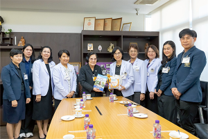 โรงเรียนพยาบาลรามาธิบดี เข้าสวัสดีปีใหม่ พร้อมรับคำอวยพร จาก รองศาสตราจารย์ ดร.คุณหญิงสุมณฑา พรหมบุญ อธิการบดี สถาบันเทคโนโลยีจิตรลดา และ คณะกรรมการอำนวยการโรงเรียนพยาบาลรามาธิบดี  เนื่องในโอกาสวันขึ้นปีใหม่ 2569