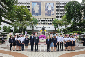 โรงเรียนพยาบาลรามาธิบดี คณะแพทยศาสตร์โรงพยาบาลรามาธิบดี มหาวิทยาลัยมหิดล เข้าร่วมพิธีวางพวงมาลาถวายราชสักการะ พระราชานุสาวรีย์สมเด็จพระมหิตลาธิเบศร อดุลยเดชวิกรม พระบรมราชชนก เนื่องใน “วันมหิดล” ประจำปี 2567