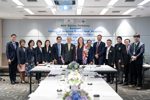 คณะผู้บริหาร โรงเรียนพยาบาลรามาธิบดี เข้าร่วมพิธีลงนามบันทึกข้อตกลงความร่วมมือ (MOA) ระหว่าง คณะแพทยศาสตร์โรงพยาบาลรามาธิบดี มหาวิทยาลัยมหิดล กับ London School of Hygiene and Tropical Medicine สหราชอาณาจักร
