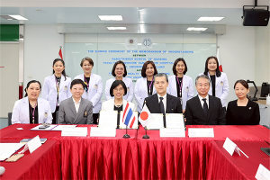 พิธีลงนามบันทึกข้อตกลงความร่วมมือทางวิชาการ (MOU) ระหว่าง โรงเรียนพยาบาลรามาธิบดี คณะแพทยศาสตร์โรงพยาบาลรามาธิบดี มหาวิทยาลัยมหิดล กับ Faculty of Health Care and Nursing, Juntendo University ประเทศญี่ปุ่น