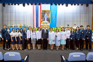 โรงเรียนพยาบาลรามาธิบดีร่วมพิธีถวายพระพรชัยมงคล เนื่องในวันเฉลิมพระชนมพรรษา สมเด็จพระนางเจ้าสิริกิติ์ พระบรมราชินีนาถ พระบรมราชชนนีพันปีหลวง จัดโดย คณะแพทยศาสตร์โรงพยาบาลรามาธิบดี มหาวิทยาลัยมหิดล