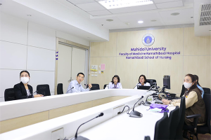 บรรณาธิการวารสารวิจัยและนวัตกรรมทางการพยาบาล พร้อมด้วย คณะกรรมการวารสารวิจัยและนวัตกรรมทางการพยาบาล โรงเรียนพยาบาลรามาธิบดี ร่วมให้การต้อนรับ คณะผู้ศึกษาดูงานด้านการบริหารจัดการ “วารสารวิจัยและนวัตกรรมทางการพยาบาล” จาก กองบรรณาธิการรามาธิบดีเวชสาร