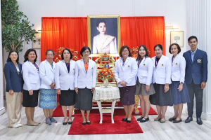 คณะผู้บริหาร คณาจารย์ และบุคลากร โรงเรียนพยาบาลรามาธิบดี คณะแพทยศาสตร์โรงพยาบาลรามาธิบดี มหาวิทยาลัยมหิดล เข้าร่วมลงนามถวายพระพร หน้าพระรูป สมเด็จพระเจ้าน้องนางเธอ เจ้าฟ้าจุฬาภรณวลัยลักษณ์ อัครราชกุมารี กรมพระศรีสวางควัฒน วรขัตติยราชนารี