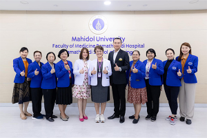 โรงเรียนพยาบาลรามาธิบดี ร่วมกับ ชมรมพยาบาลผู้ป่วยสมองเสื่อมแห่งประเทศไทย และสมาคมผู้ดูแลผู้ป่วยสมองเสื่อม จัดการประชุมวิชาการออนไลน์ผ่านสื่ออิเล็กทรอนิกส์ เรื่อง “มุ่งสู่มาตรฐานการดูแลผู้ที่มีภาวะสมองเสื่อม (Toward Standard of Dementia Care)