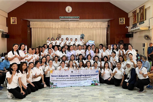 Ramathibodi School of Nursing, Faculty of Medicine Ramathibodi Hospital, Mahidol University, and participants from the Primary Level Nursing Executive Development Program, Batch 4, organized a project “Sending love and happiness to Watsanawet Elderly Home.”