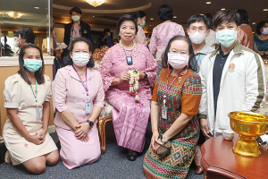 Ramathibodi School of Nursing arranged the water pouring ceremony to express gratitude to the senior nurses at the Thailand Nursing and Midwifery Council
