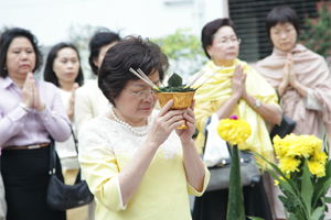 โครงการขอพรอาจารย์อาวุโสเนื่องในวันปีใหม่ 2558