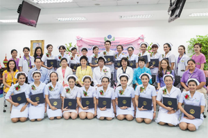 พิธีมอบประกาศนียบัตรแก่ผู้สำเร็จการอบรมหลักสูตรการพยาบาลเฉพาะทางสาขาการพยาบาลผู้ป่วยเด็กที่มีปัญหาระบบหายใจ รุ่นที่ 11 ประจำปี 2558