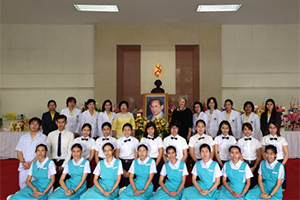 ถวายพระพรพระบาทสมเด็จพระเจ้าอยู่หัวฯ ณ โรงพยาบาลศิริราช