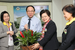 สวัสดีปีใหม่คณบดี คณะแพทยศาสตร์ โรงพยาบาลรามาธิบดีฯ และทีมกรรมการบริหาร