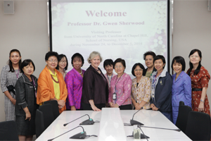 ต้อนรับ Professor Dr.Gwen Sherwood จาก University of North Carolina at Chapel Hill, School of Nursing ประเทศสหรัฐอเมริกา