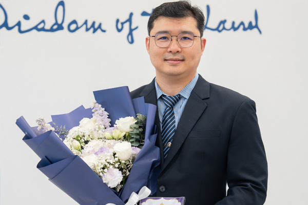 ภาควิชาออร์โธปิดิกส์ขอแสดงความยินดีกับ ศ.นพ.ปพน สง่าสูงส่ง กับตำแหน่ง ศาสตราจารย์ สาขาวิชาออร์โธปิดิกส์