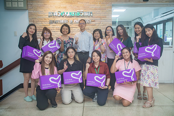 มอบรางวัลให้แก่เจ้าหน้าที่ ผู้ที่ได้รับตำแหน่งที่สูงขึ้น