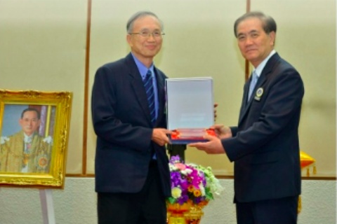 ขอแสดงความยินดีกับอาจารย์ตัวอย่างประจำปี 2556